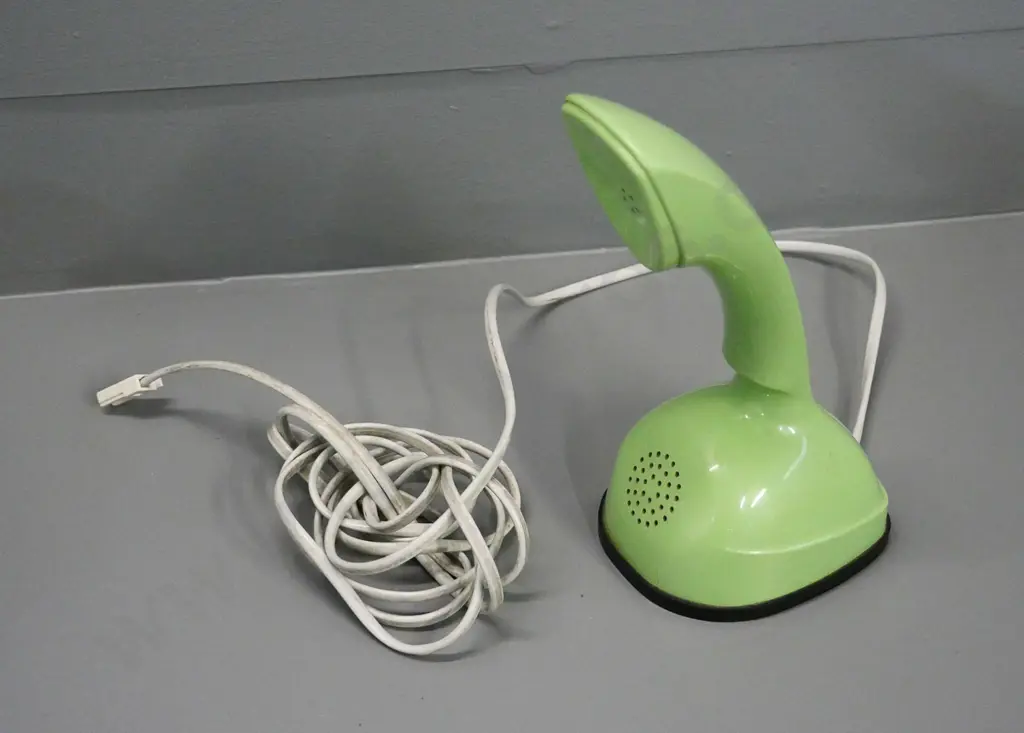 retro green plastic dial stick telephone H-210 Image 1++