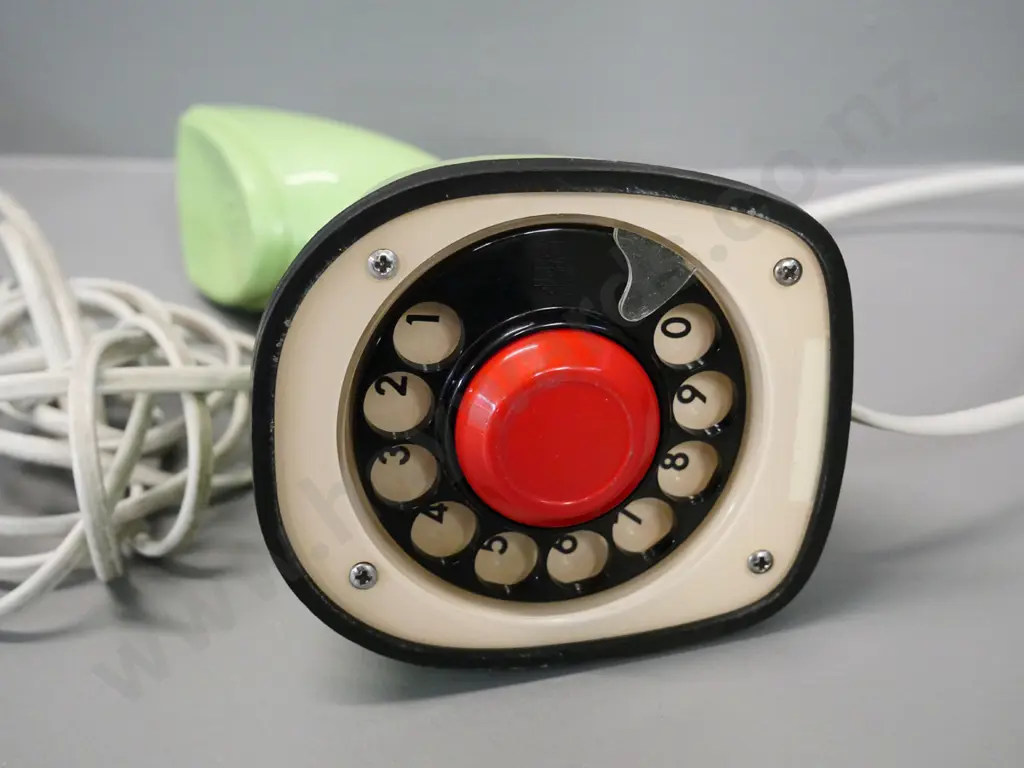 retro green plastic dial stick telephone H-210 Image 1++
