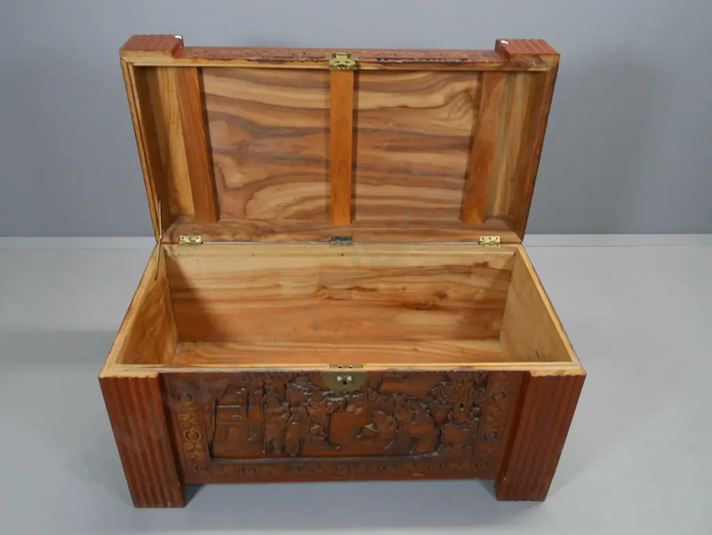 vintage Chinese carved camphorwood chest with brass catch and plate H-550 W-1040 D-560 Image 1++
