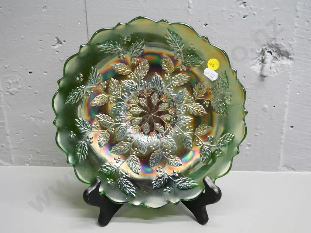 green berries pattern carnival glass shallow dish - diameter 240 Image 1++