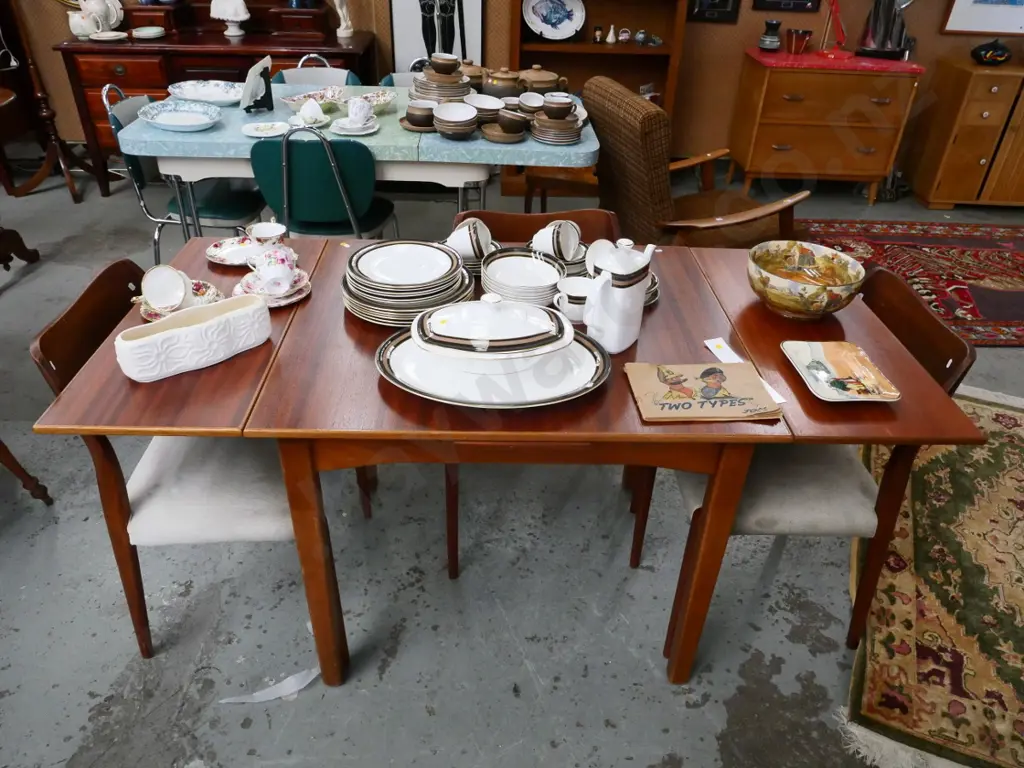 mid-century mahogany extending end-leaf dining table H-740 W-760 Extended L-1550 Closed L-880 Image 1++