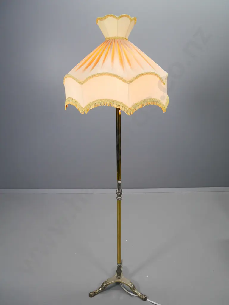 brass standard lamp with tripod base, waisted shade, H-1650 Diameter 500 Image 1++