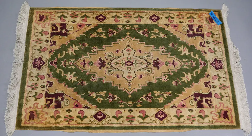 green woolen floor mat L-1540 W-920 Image 1++