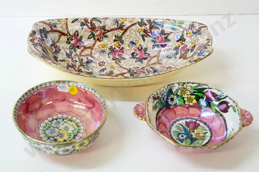 3 pieces of Maling china - 2 small thumbprint bowls and a Venetian oval bowl L-280 Image 1++
