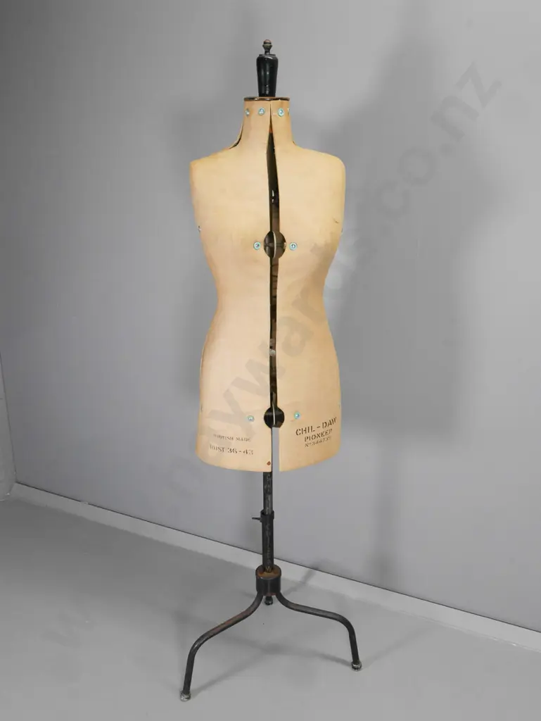 vintage Chil-Daw mannequin on adjustable base H-1680 W-360 Image 1++