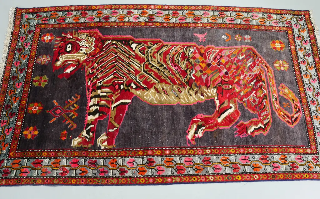 hand-knotted woolen rug with tiger motif L-2270 W-1270 Image 1++