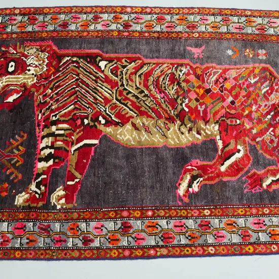 hand-knotted woolen rug with tiger motif L-2270 W-1270