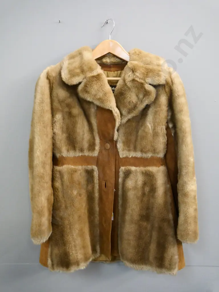 brown suede and faux fur 3/4-length jacket - Cordera New Zealand label Image 1++