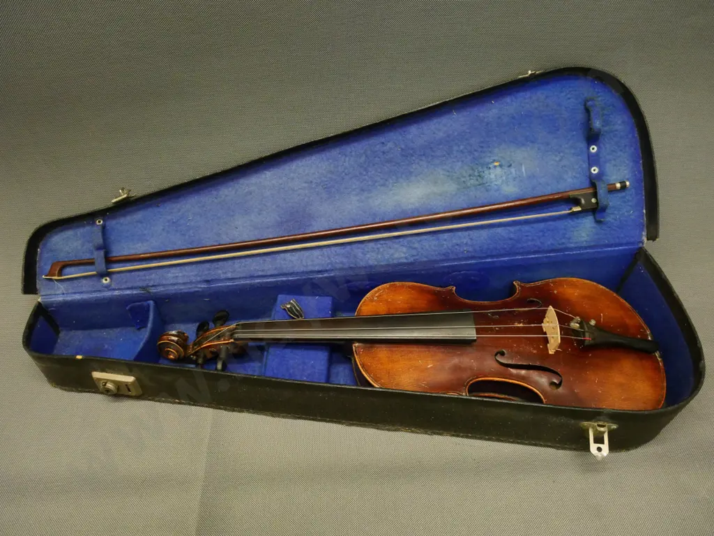 vintage violin in restorer's condition - tuning pegs and bridge need attention. With case and bow Image 1++