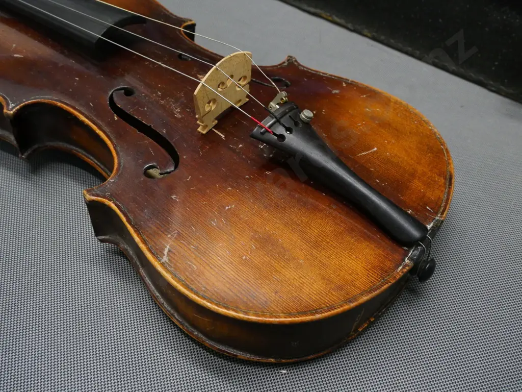 vintage violin in restorer's condition - tuning pegs and bridge need attention. With case and bow Image 1++