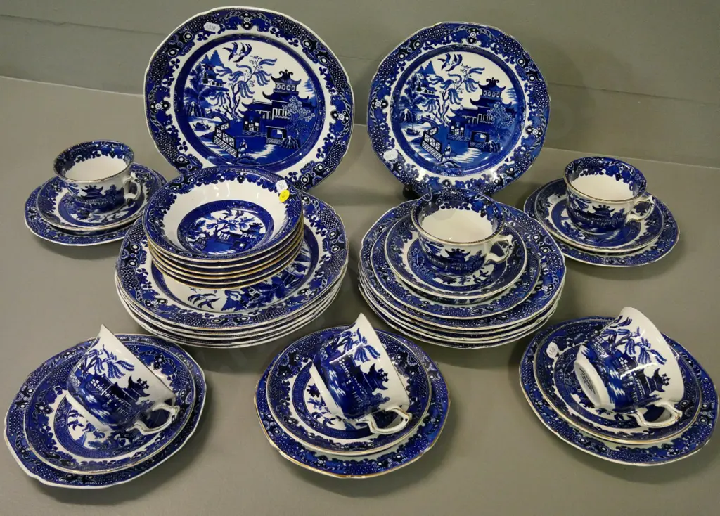 Burleigh willow pattern blue & white 6-place dinner set, one dinner plate has small chip Image 1++