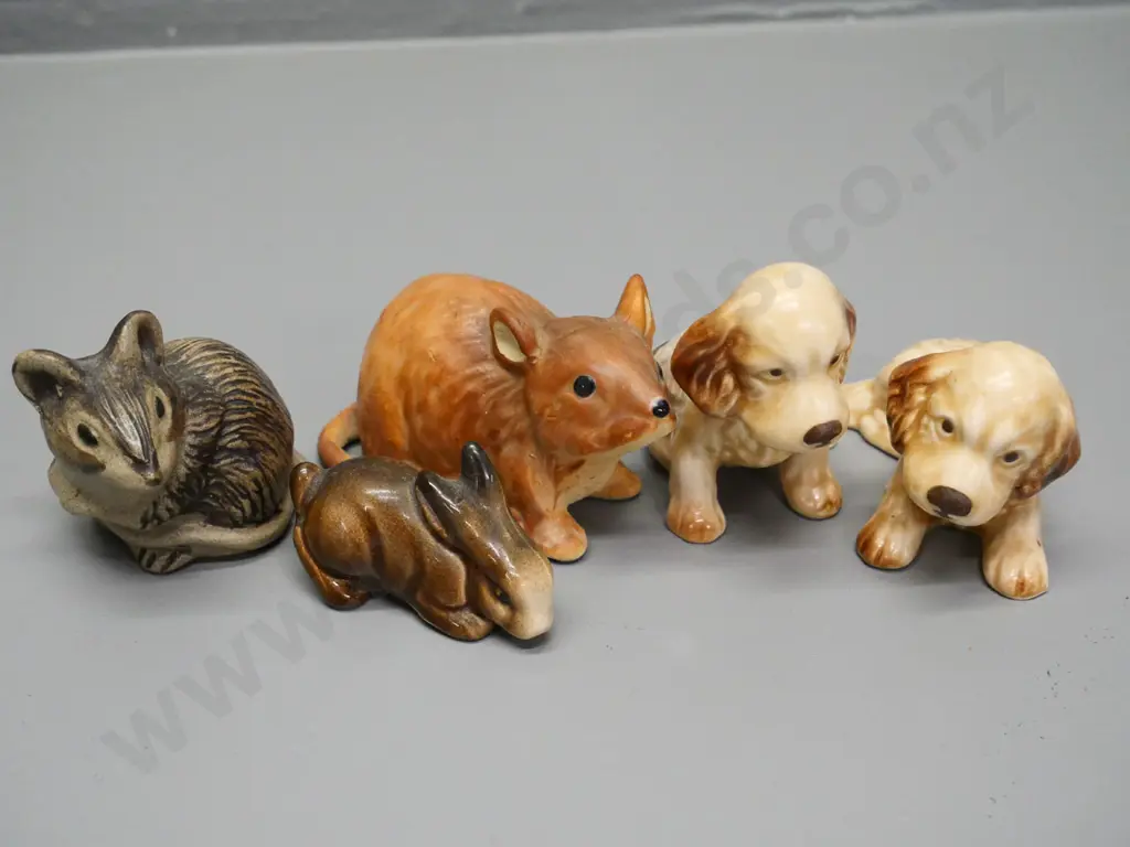 5 small animal figurines - 2 Sylvac dogs, Poole mouse, 2 others Image 1++