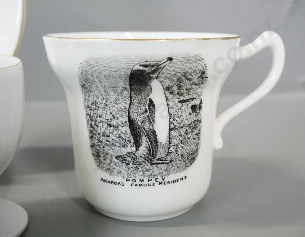 English made New Zealand souvenir ware - Pompey the Akaroa penguin, 5 Dunedin Exhibition eggcups, Dunedin vase Image 1++