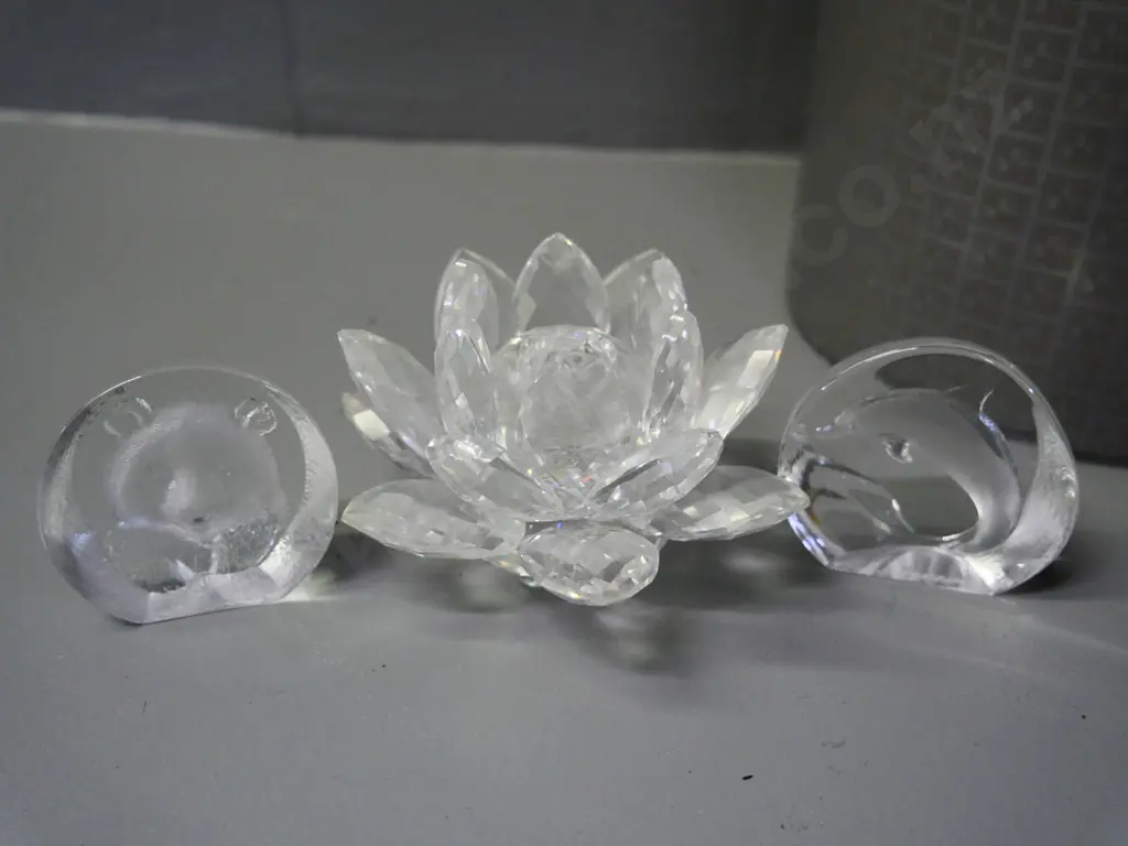Austrian crystal flower shaped candle holder H-60 and 2 small Mats Jonasson Sweden crystal animal ornaments Image 1++