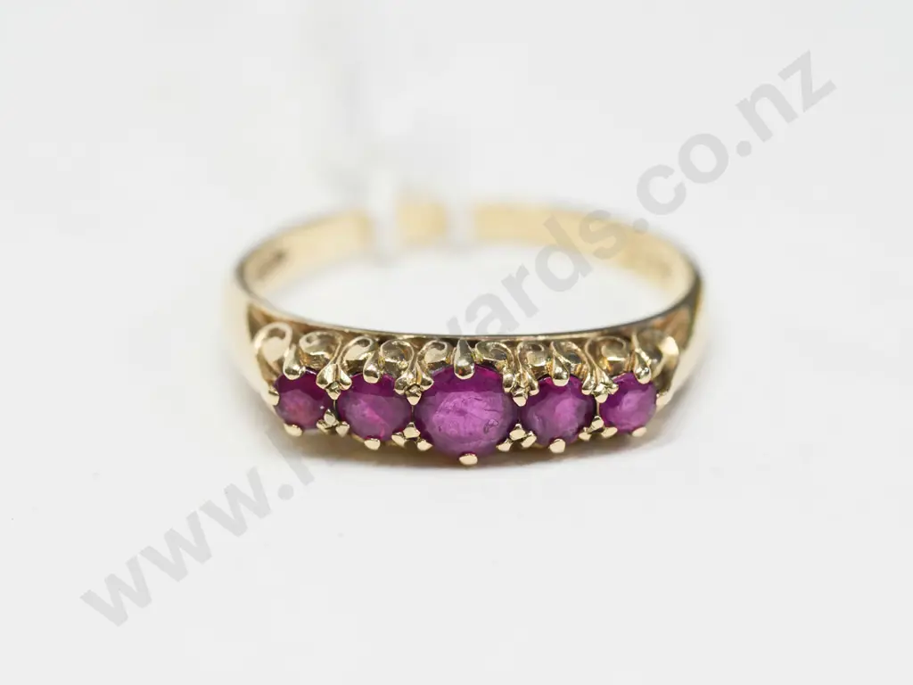 9ct garnet dress ring Image 1++