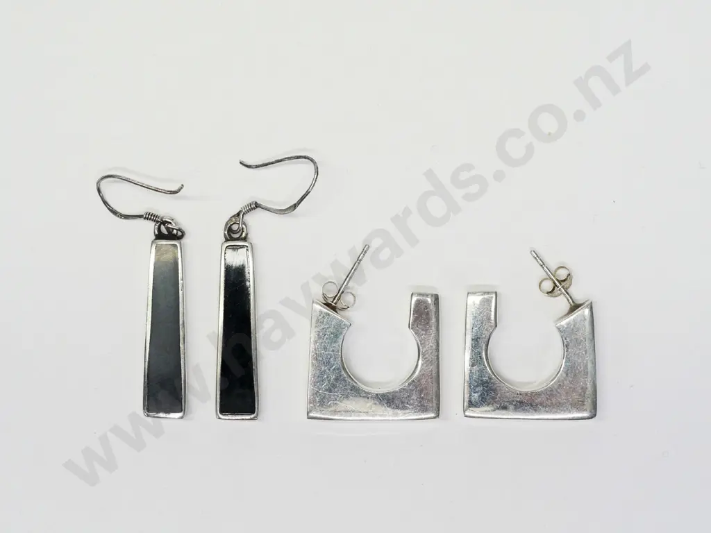 2 pairs of silver earrings both stamped 925 Image 1++
