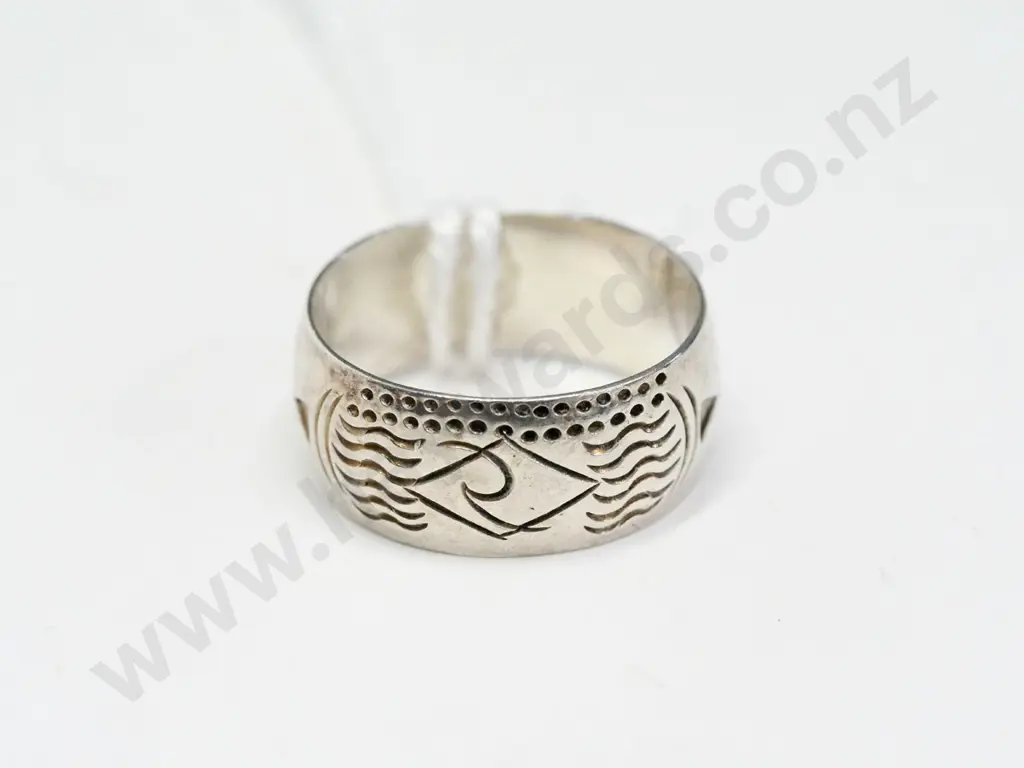 silver ring with engravings stamped 925 Image 1++