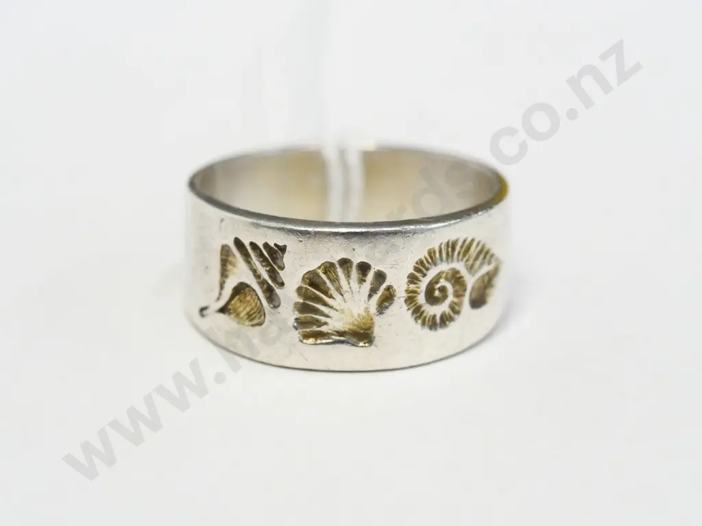 silver ring with shell engravings stamped KH 925 Image 1++