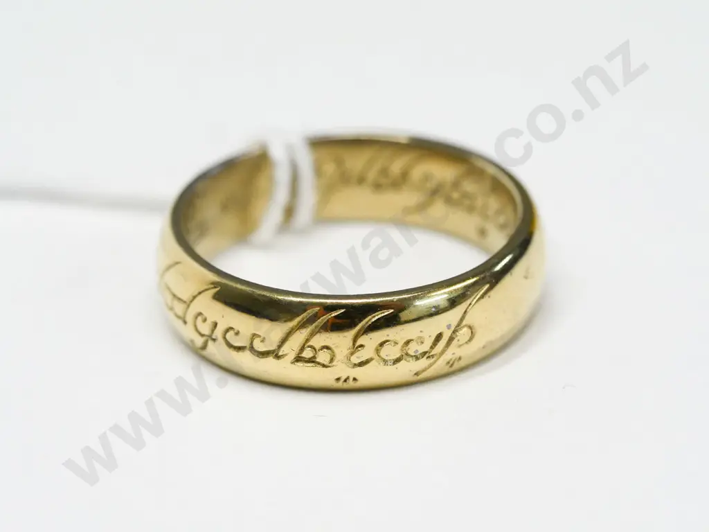 9ct gold band ring with engraving stamped 925 Image 1++