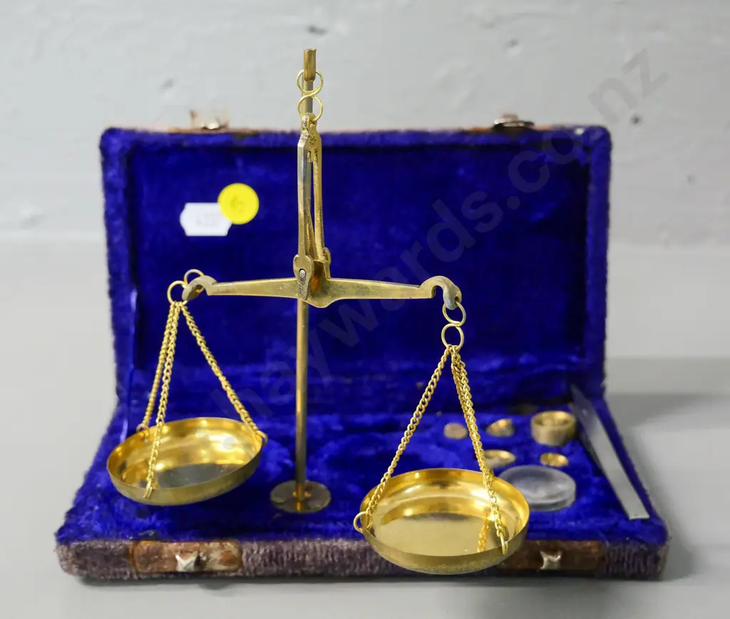 reproduction brass gold scale set with stand integrated into case, loose weights and tweezers Image 1++