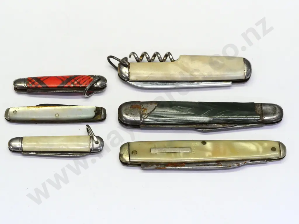 6 assted small pocket knives Image 1++