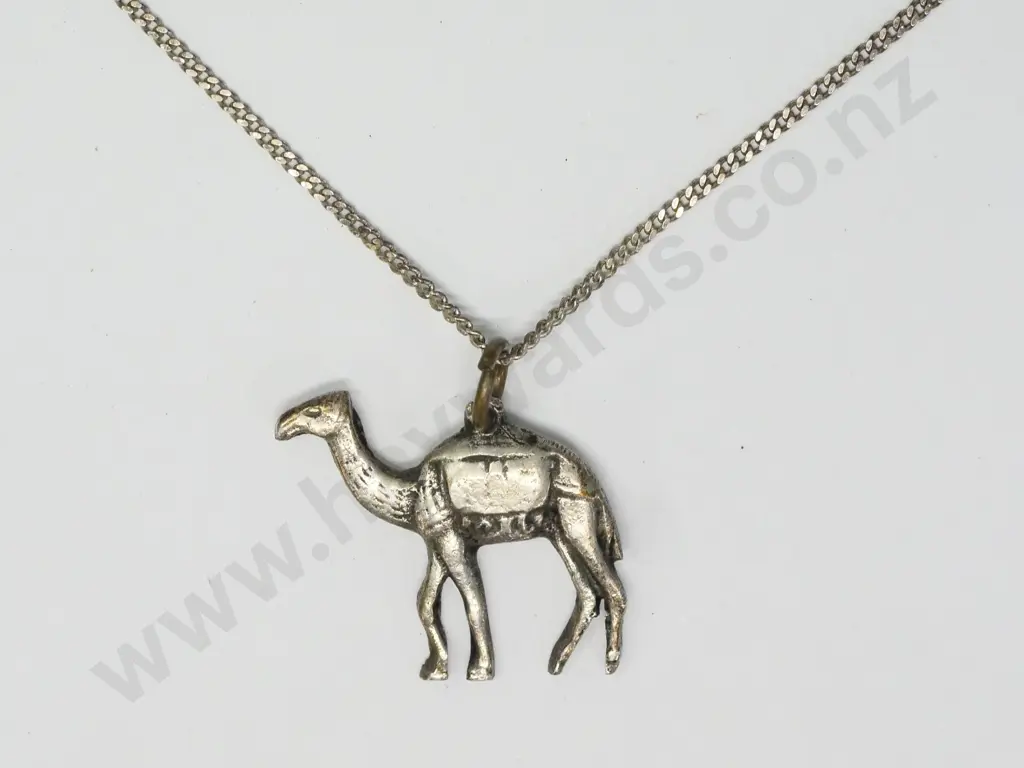 silver camel pendant on silver chain stamped 925 Image 1++