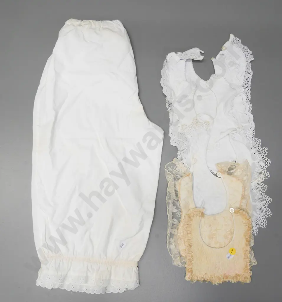 vintage cotton bloomers, 6 babies bibs Image 1++