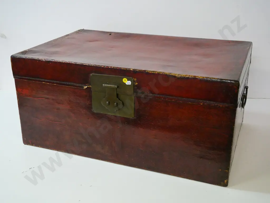antique Chinese trunk with brass catch - thin leather over fibre board, fabric lining, some damage H330 W730 D480 Image 1++
