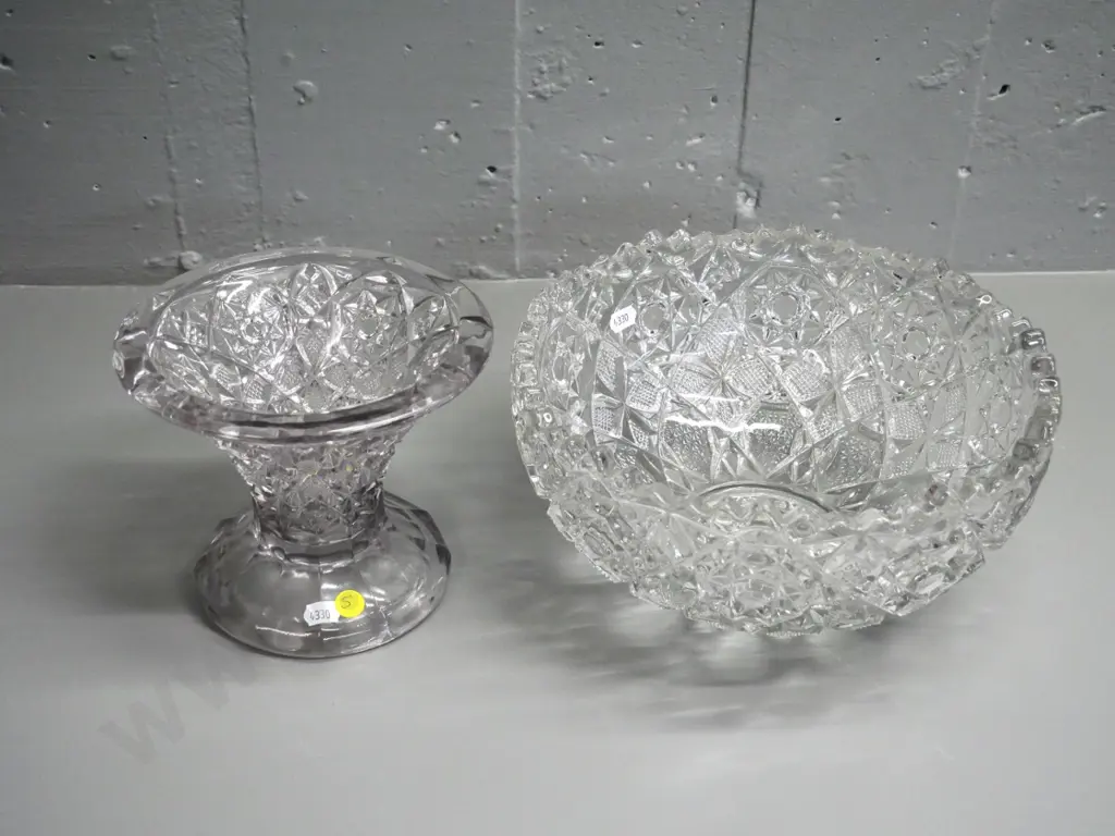 2 ornate moulded glass items - salad bowl D-260 and vase H-150 Image 1++