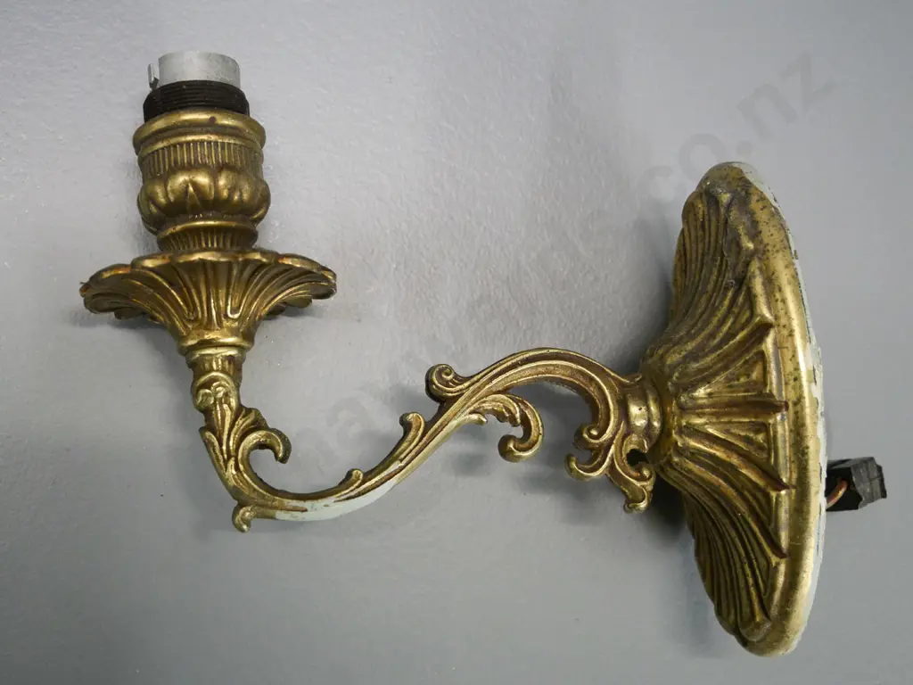 set of 9 cast brass wall mount light fittings - 6 double-light and 3 single - doubles are H-170 W-220 Image 1++