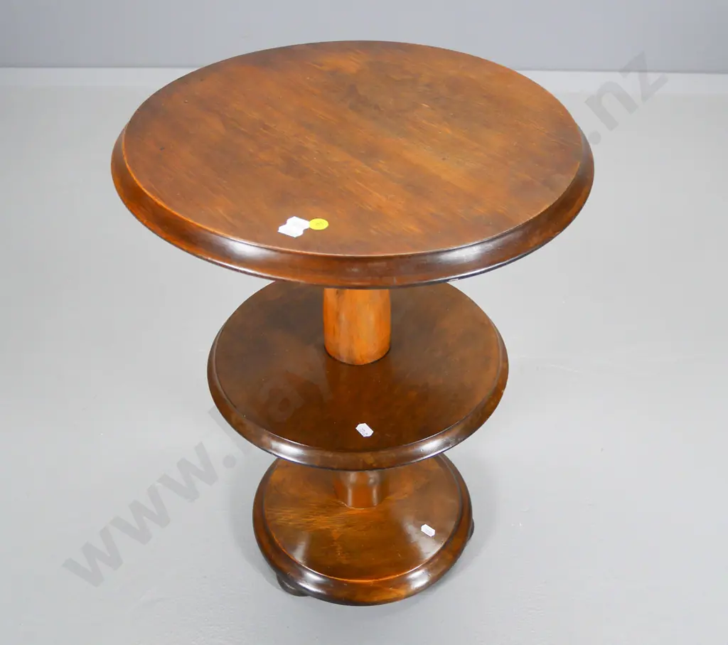 New Zealand beech round occasional table with middle tier shelf H-580 Diameter 420 Image 1++