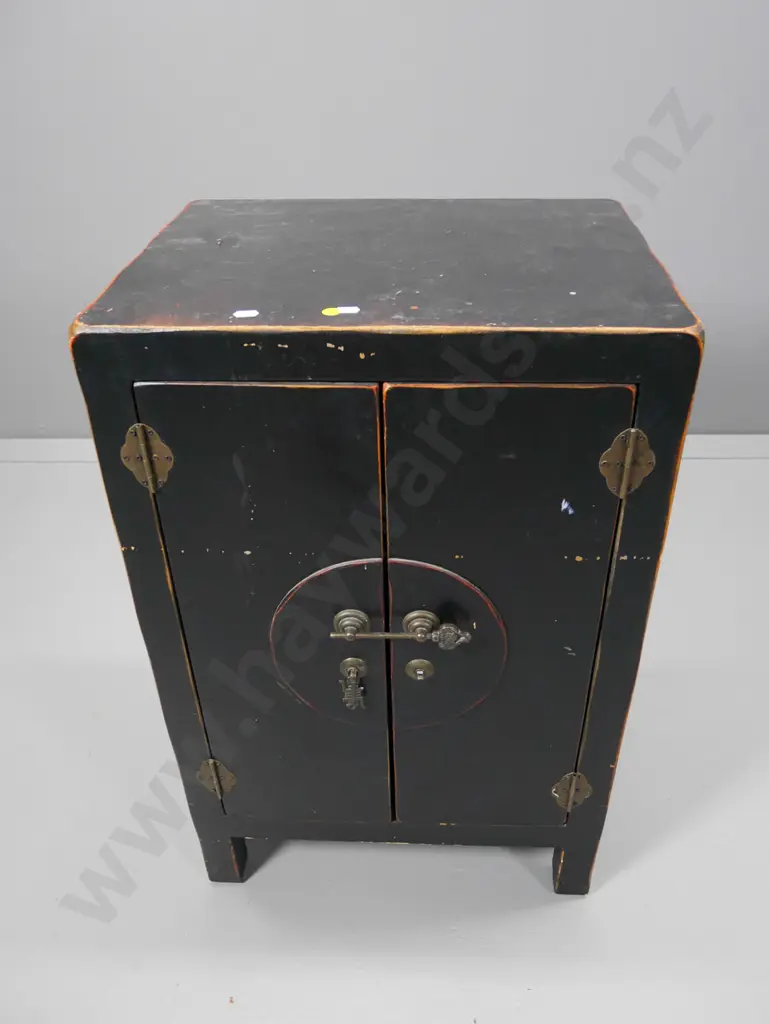 reproduction Chinese traditional style painted 2-door cabinet - catch is missing one drop H-710 W-460 D-350 Image 1++