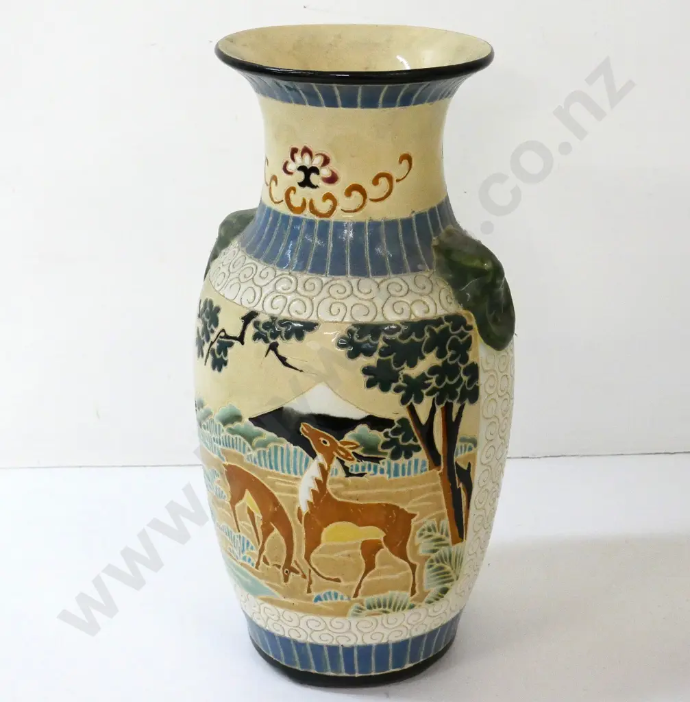 Asian incised deer-theme pottery vase H-420 Image 1++