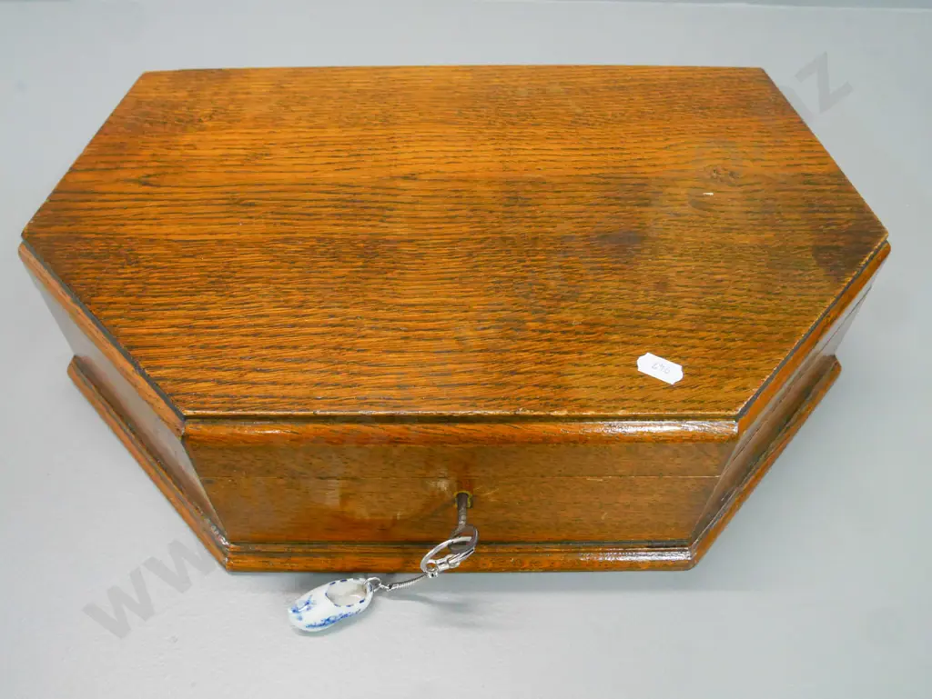 oak canteen of Sheffield silver cutlery, Edinburgh patterned Image 1++