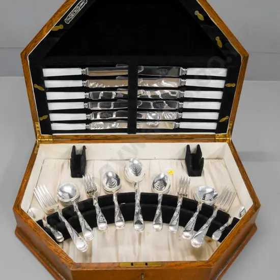 oak canteen of Sheffield silver cutlery, Edinburgh patterned