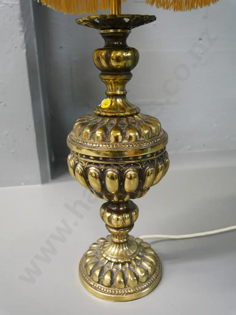 cast brass table lamp with tasselled shade H-730 Image 1++