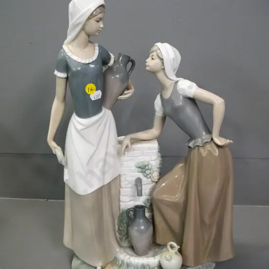 large Nao figure of 2 women at well H-400