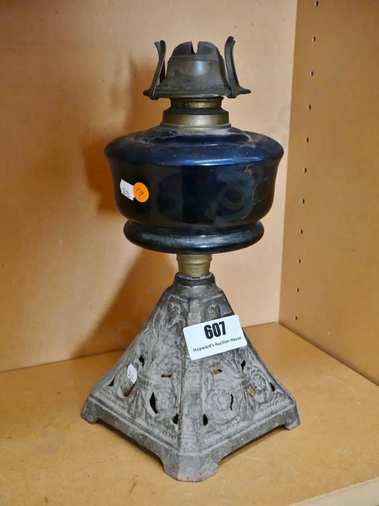 vintage cast metal based blue glass bowl kerosene lamp - no chimney H-300 Image 1++