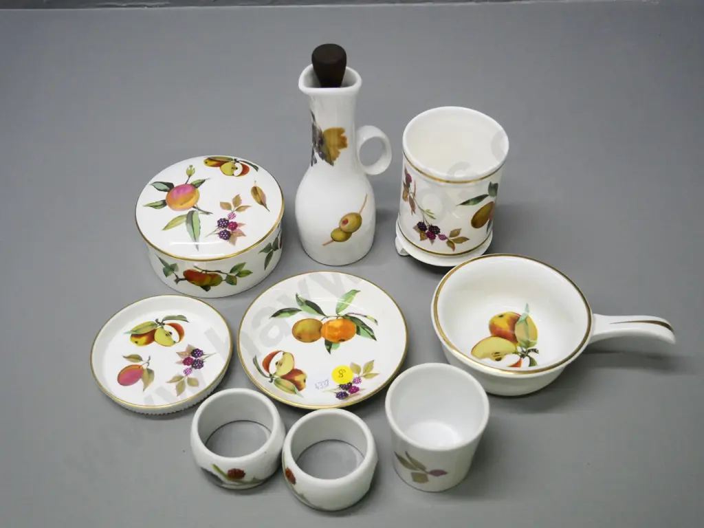 assorted Royal Worcester Arden china - cover pot, oil bottle H-170, napkin rings, etc. Image 1++