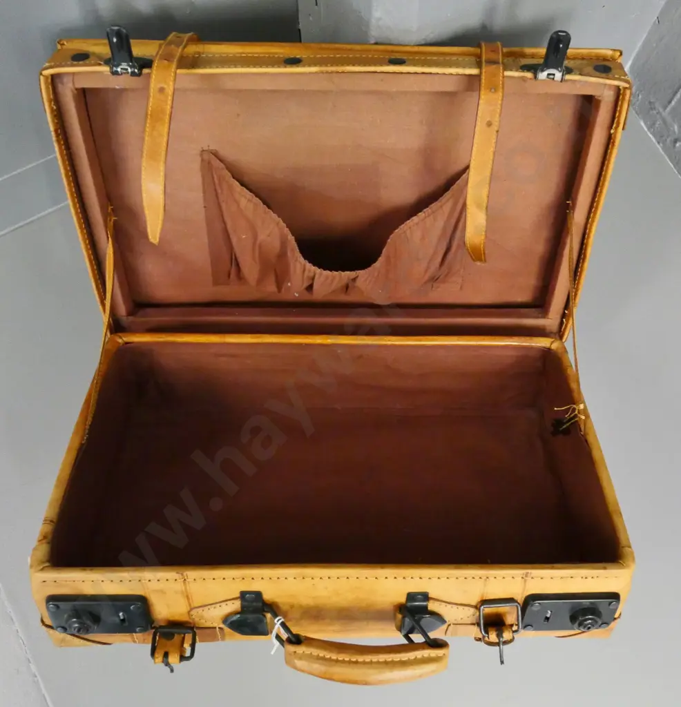 small tan leather suitcase H-170 W-480 D-290 Image 1++