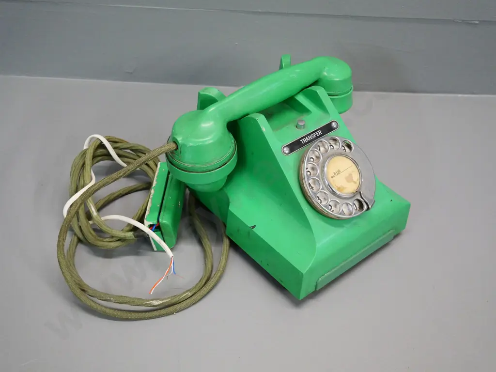 vintage green bakelite/plastic dial telephone Image 1++