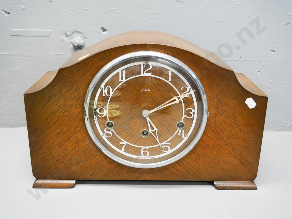 deco Enfield oak-cased chiming mantel clock with key H-240 W-360 Image 1++