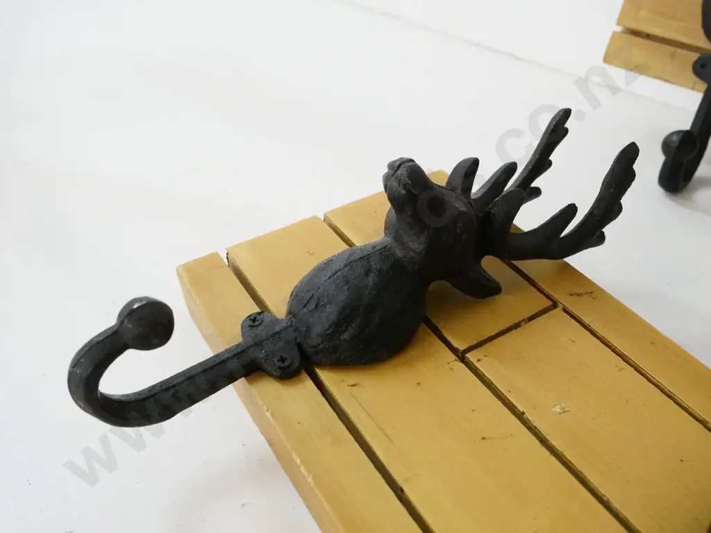 pair of cast iron and wood coat hook boards - 3 stag's head shaped hangers on each, panels H-140 W-420 Image 1++