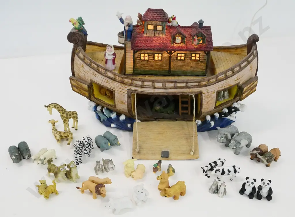 composite Noah's Ark set with illuminated cabin - one giraffe with broken leg, several others chipped H255 L400 Image 1++