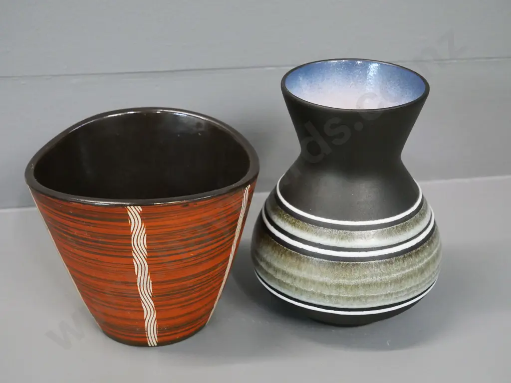 2 pieces of German pottery - vase H-150 and indoor plant pot holder Image 1++