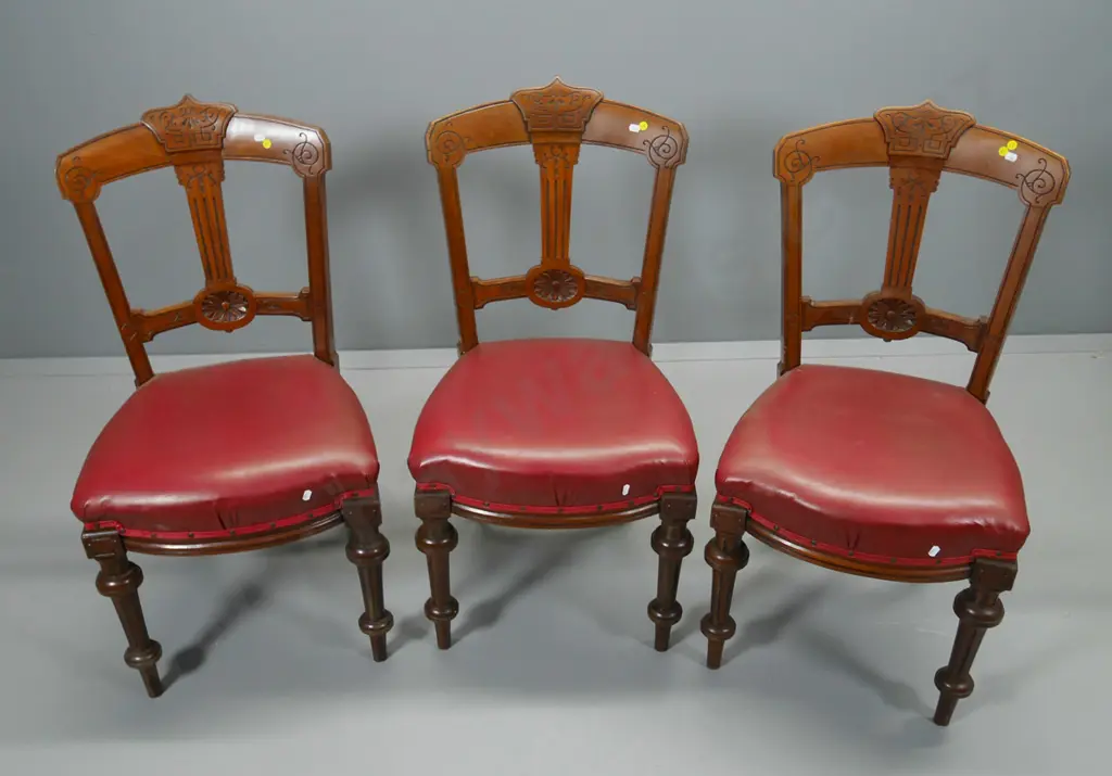 3 matching vintage mahogany carved back dining chairs with studded leatherette seats, looseness in joints H930 W460 D440 Image 1++