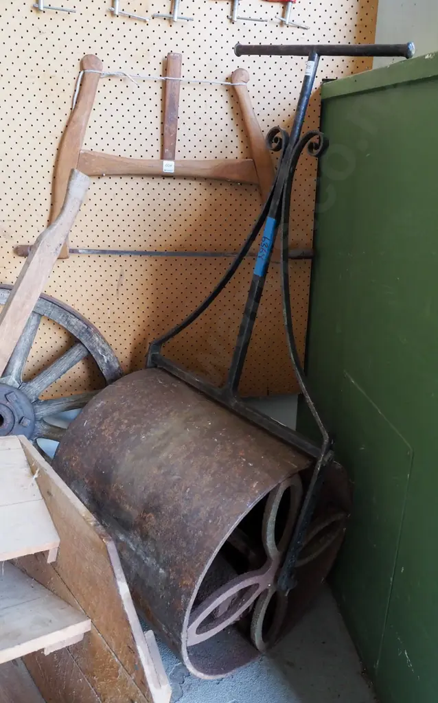 vintage garden roller Image 1++
