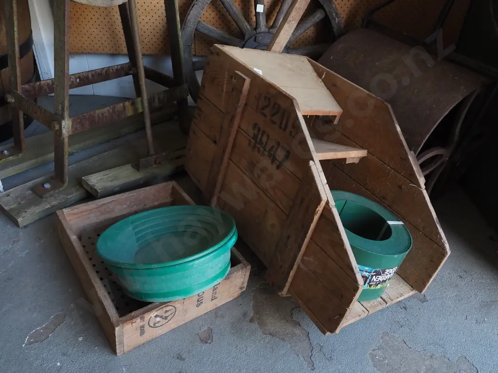 goldminer's cradle with pans and plastic garden edging Image 1++