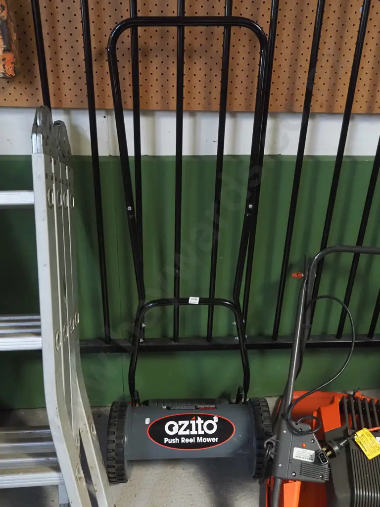 Ozito push mower - no catcher Image 1++