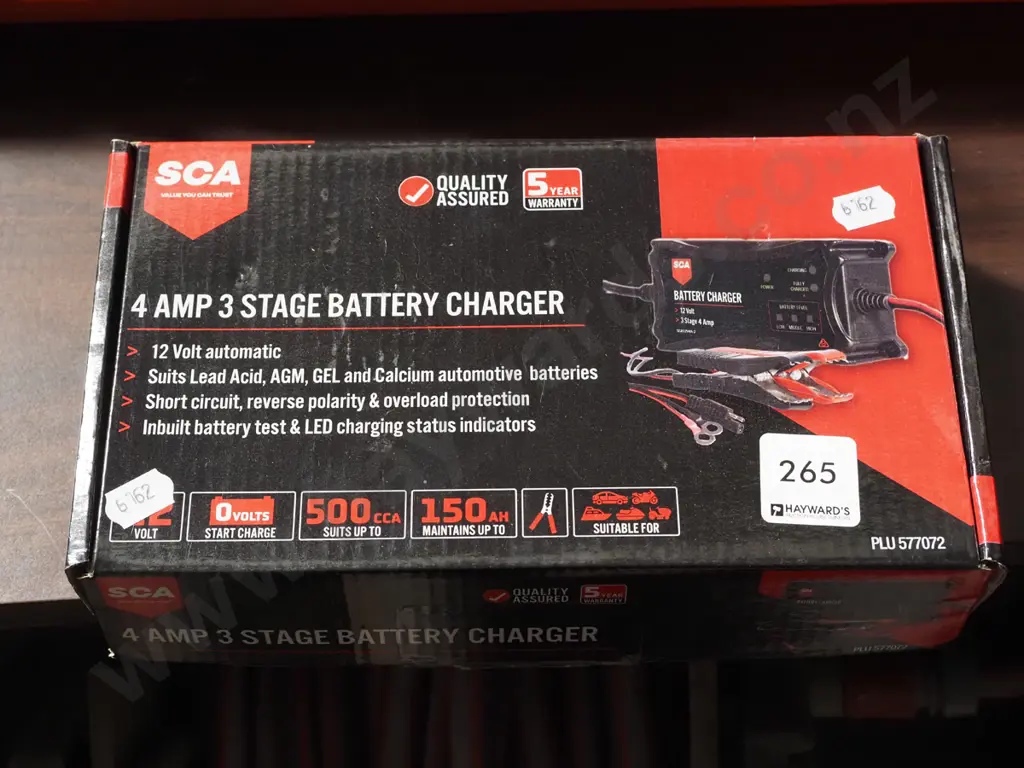 boxed as new 4 amp 3 stage battery charger Image 1++